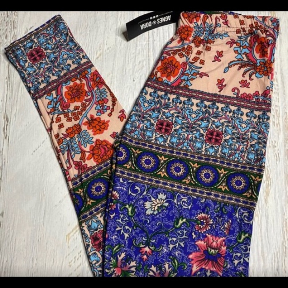 NWT Agnes & Dora Floral Legging